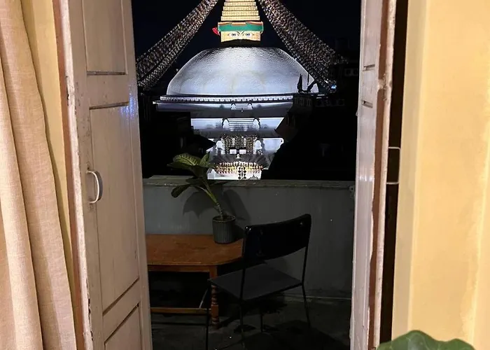 Bedroom With Balcony And Boudha Stupa View Apartamento Katmandú